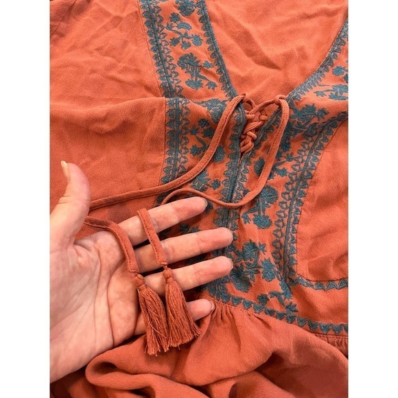 Torrid Babydoll Rayon Crepe Embroidered Lace-Up Top boho size 5 - Picture 8 of 10